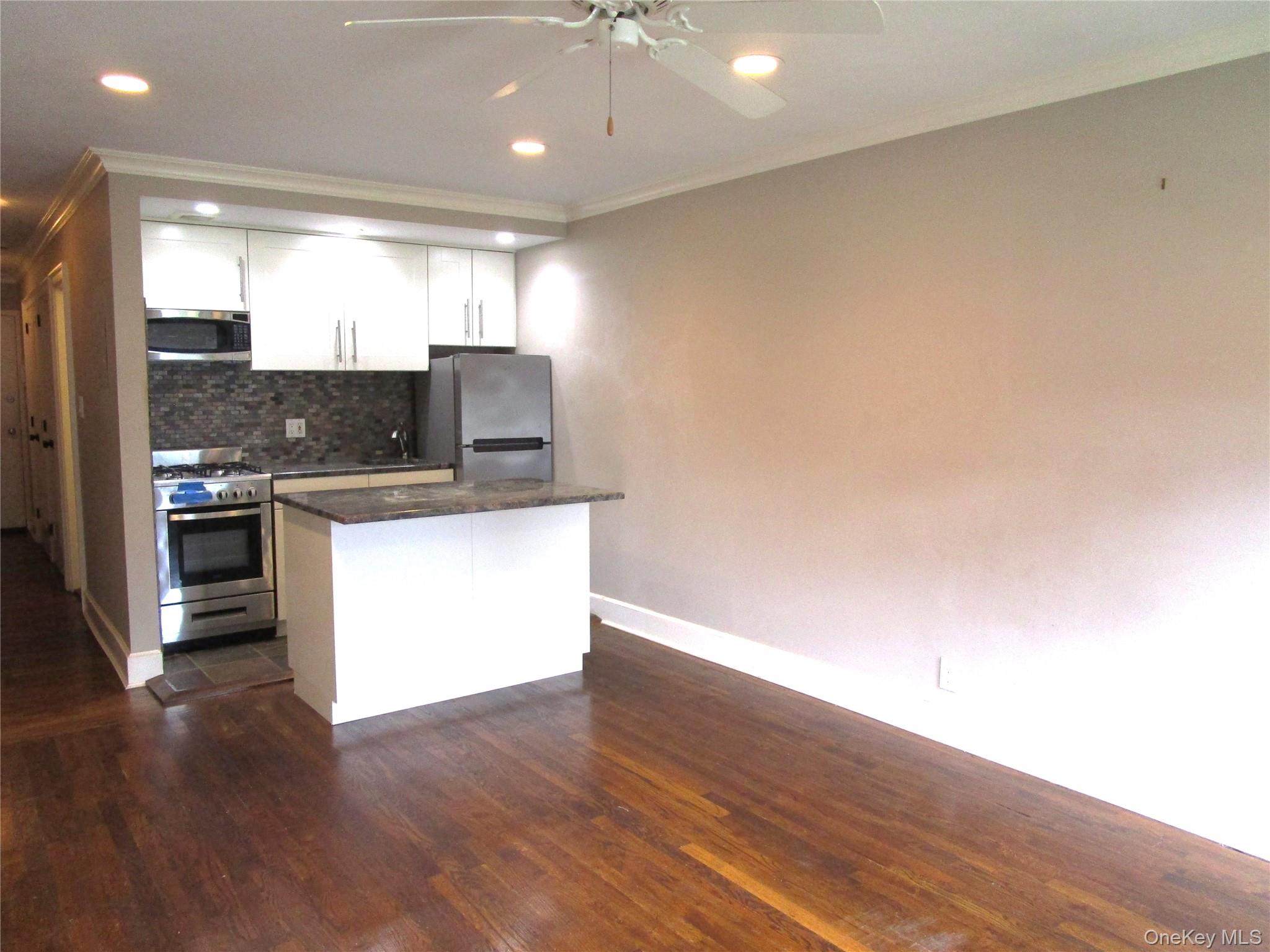 324 Post Avenue 11-i Property Photo 10