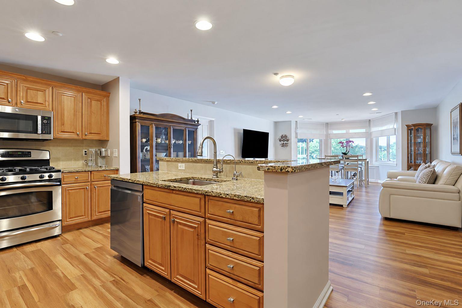 1308 Round Pointe Drive Property Photo 3