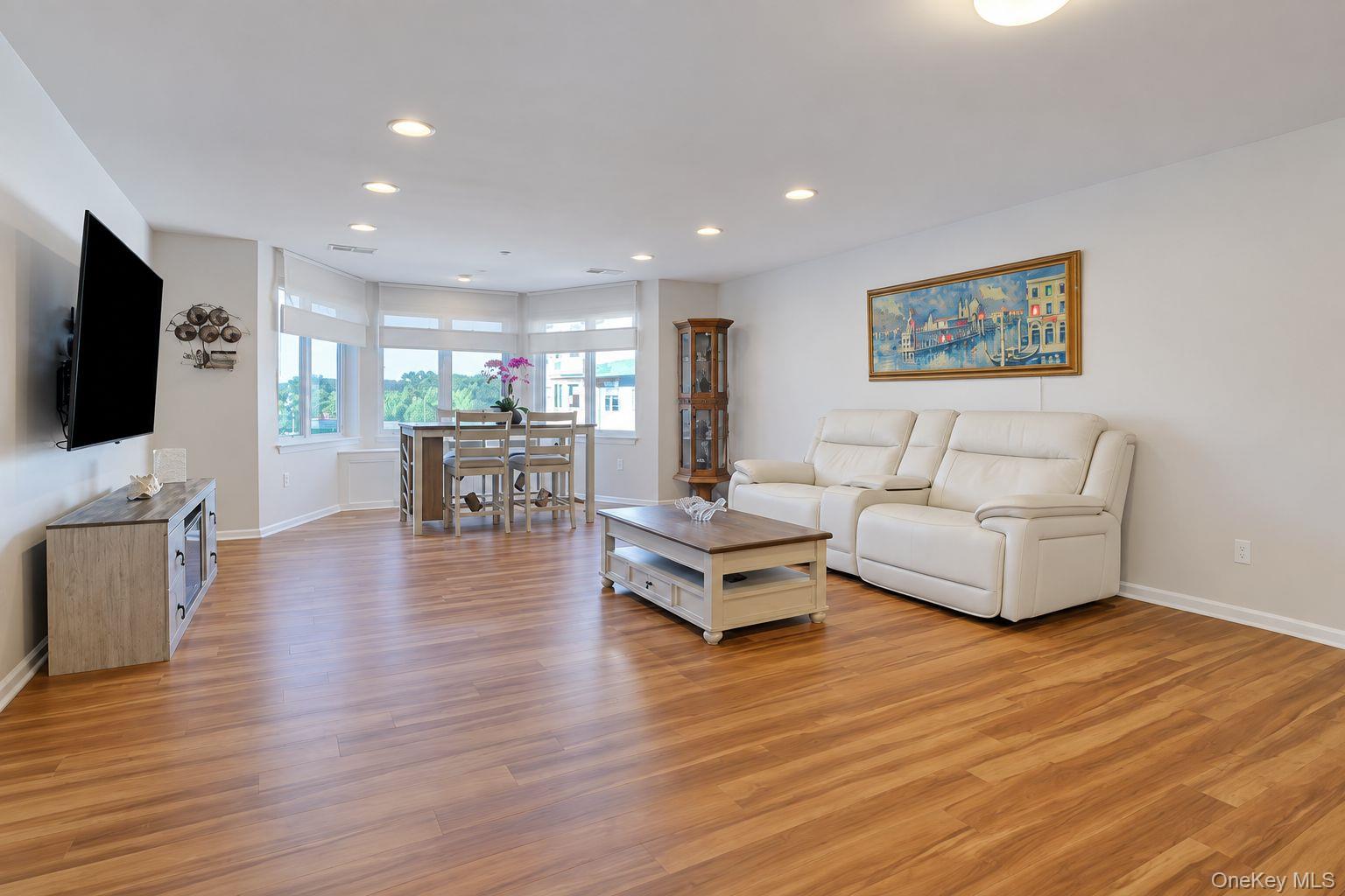 1308 Round Pointe Drive Property Photo 5