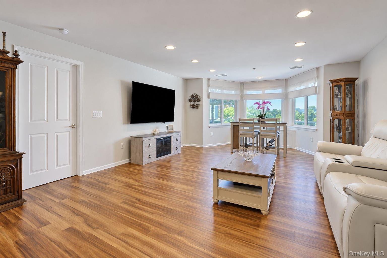 1308 Round Pointe Drive Property Photo 6