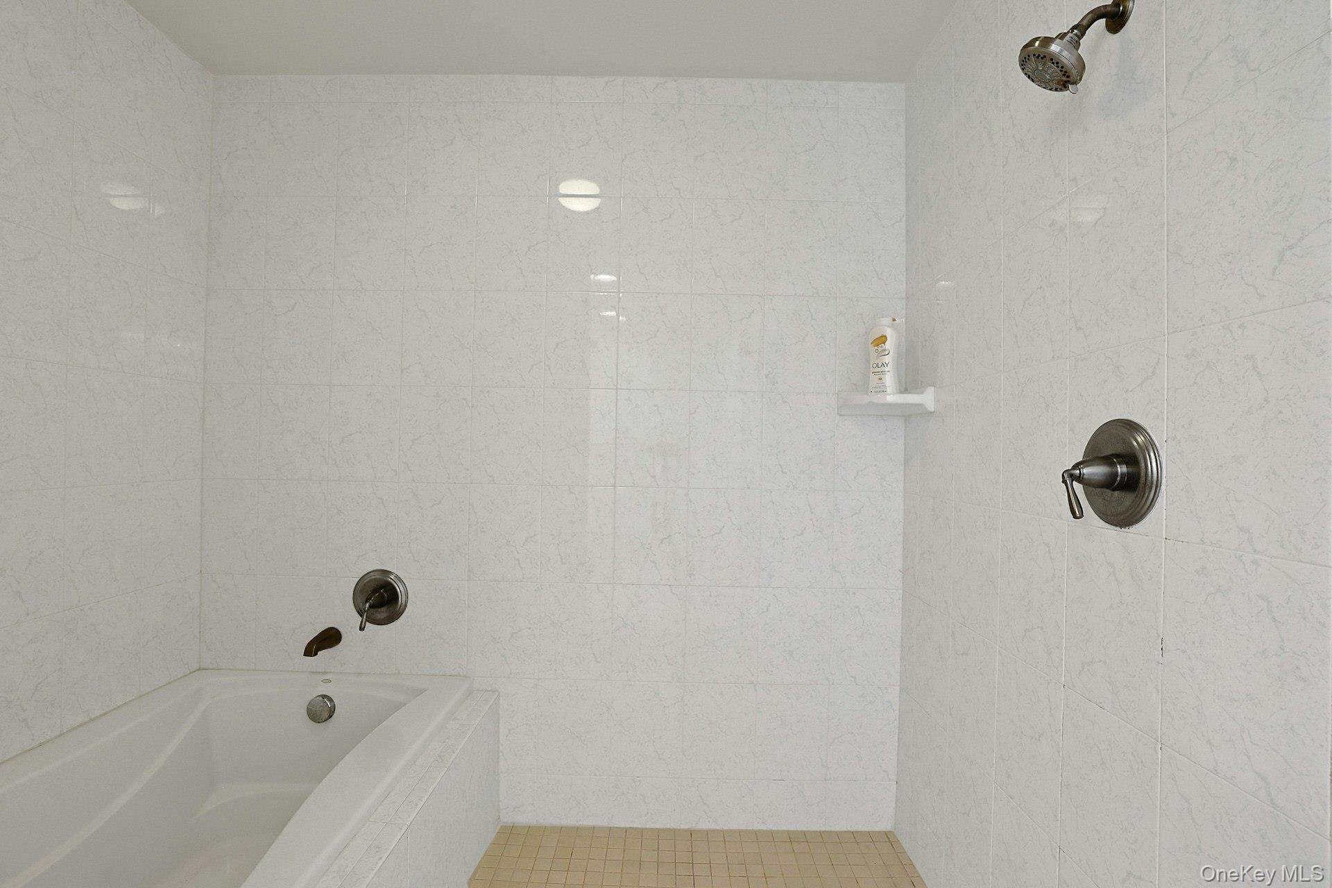 1308 Round Pointe Drive Property Photo 15