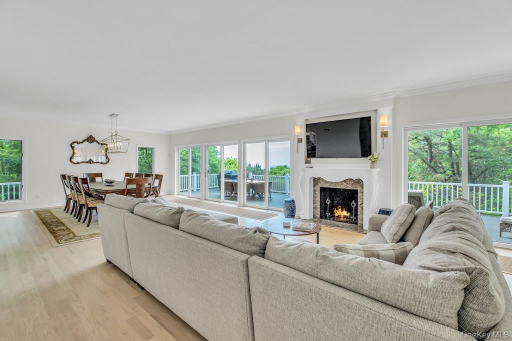 3645 And 3651 Soundview Avenue Property Photo 8