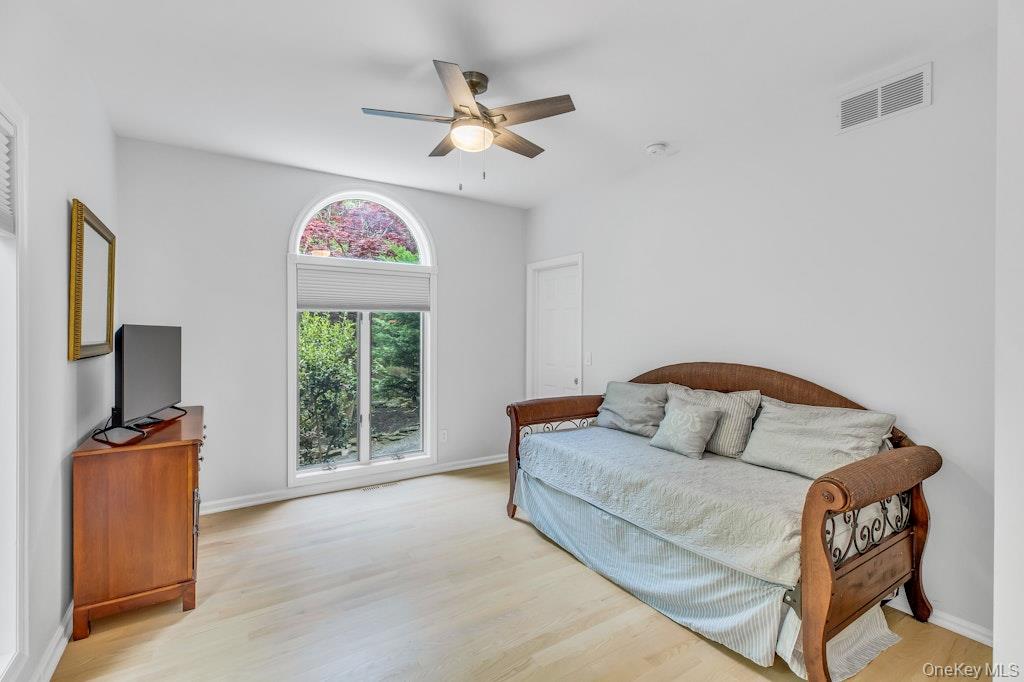 3645 And 3651 Soundview Avenue Property Photo 15