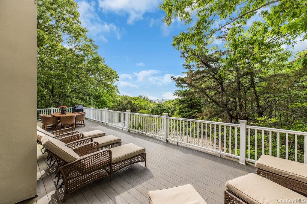 3645 And 3651 Soundview Avenue Property Photo 23