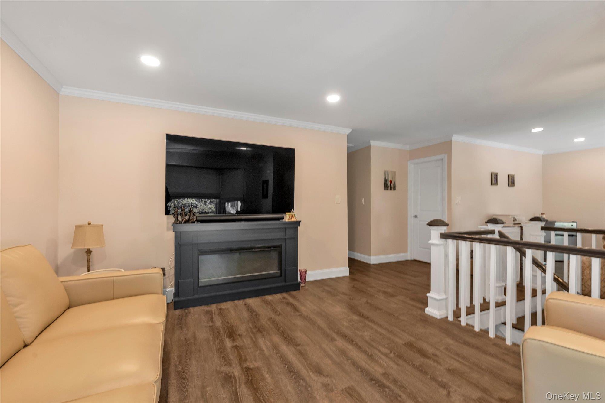 9 The Promenade Property Photo 11