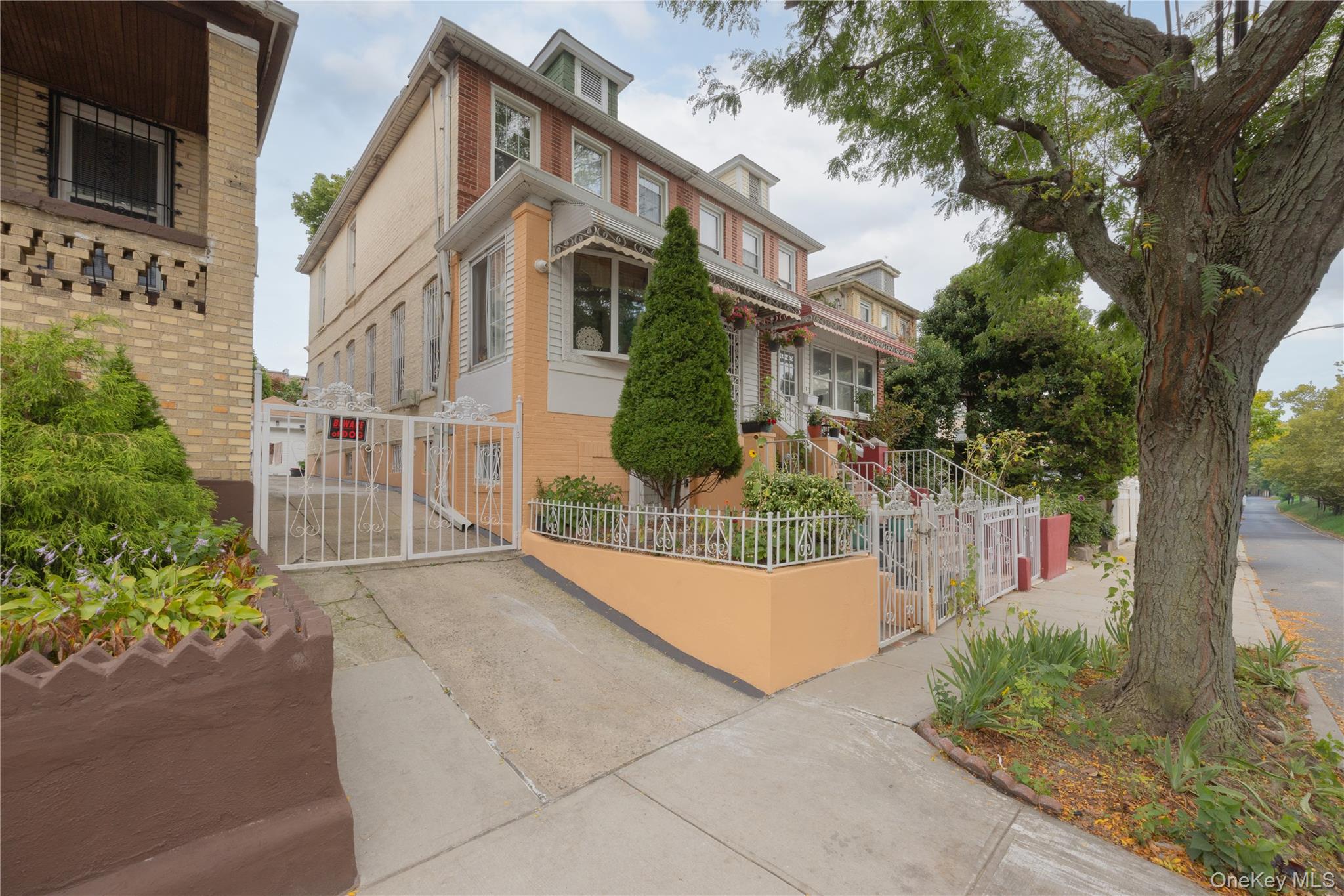 3214 Fenton Avenue Property Photo 2