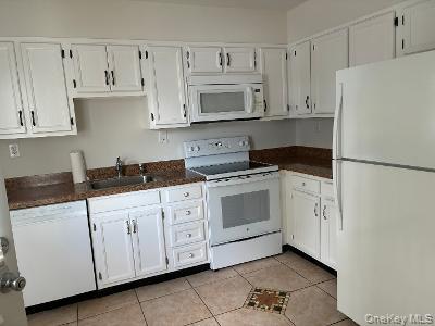 353 Woodbridge Drive D Property Photo 2