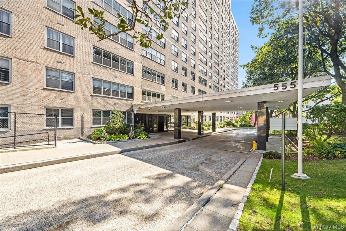 555 Kappock Street 7e Property Photo 5