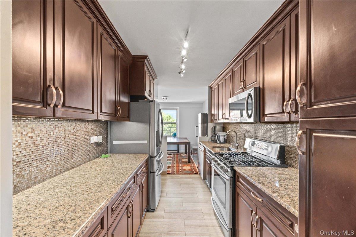 555 Kappock Street 7e Property Photo 9