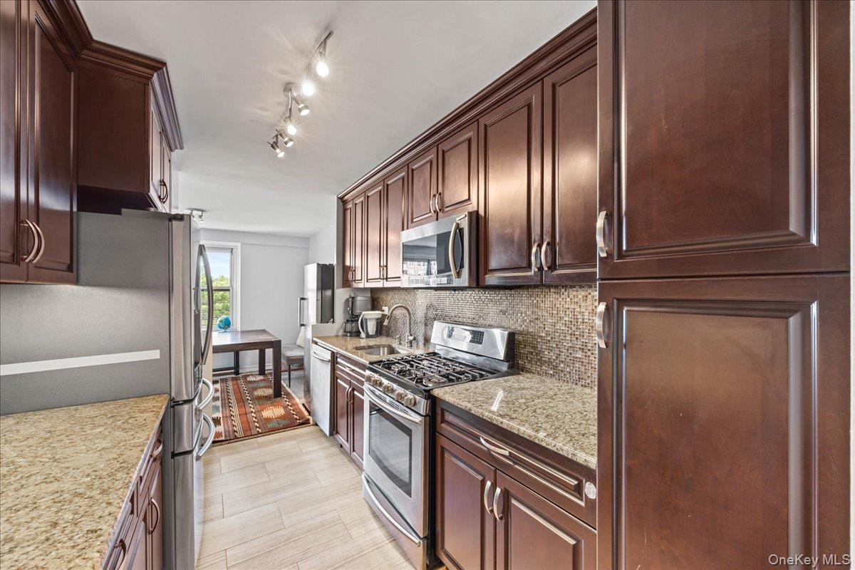 555 Kappock Street 7e Property Photo 10