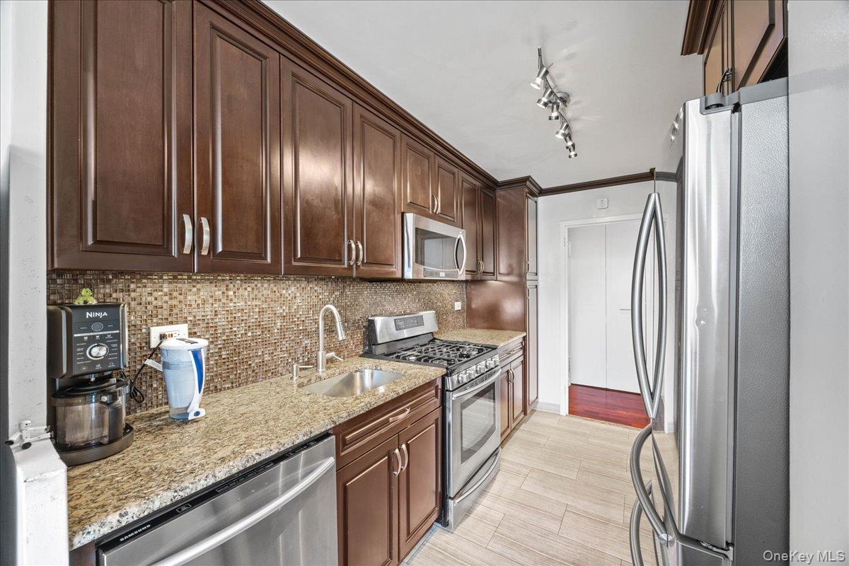 555 Kappock Street 7e Property Photo 11