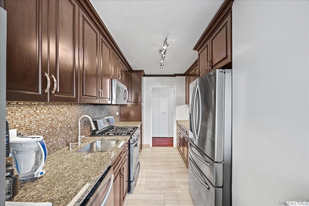 555 Kappock Street 7e Property Photo 12