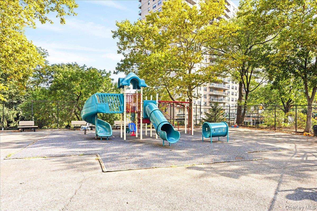 555 Kappock Street 7e Property Photo 38
