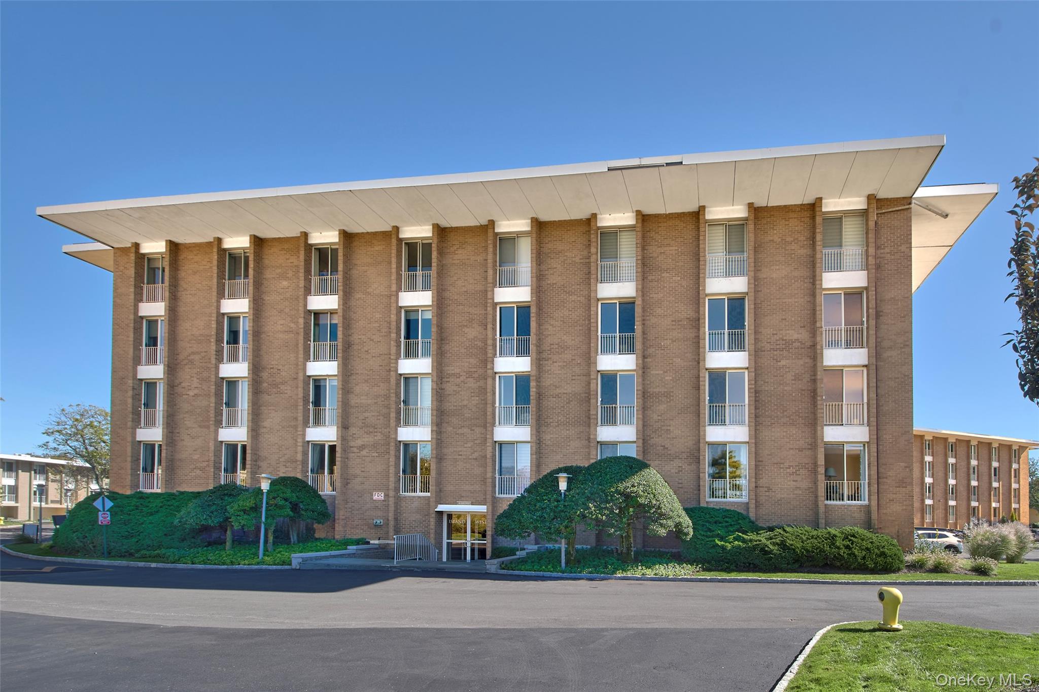 720 Milton Road West Building, 2e Property Photo 1
