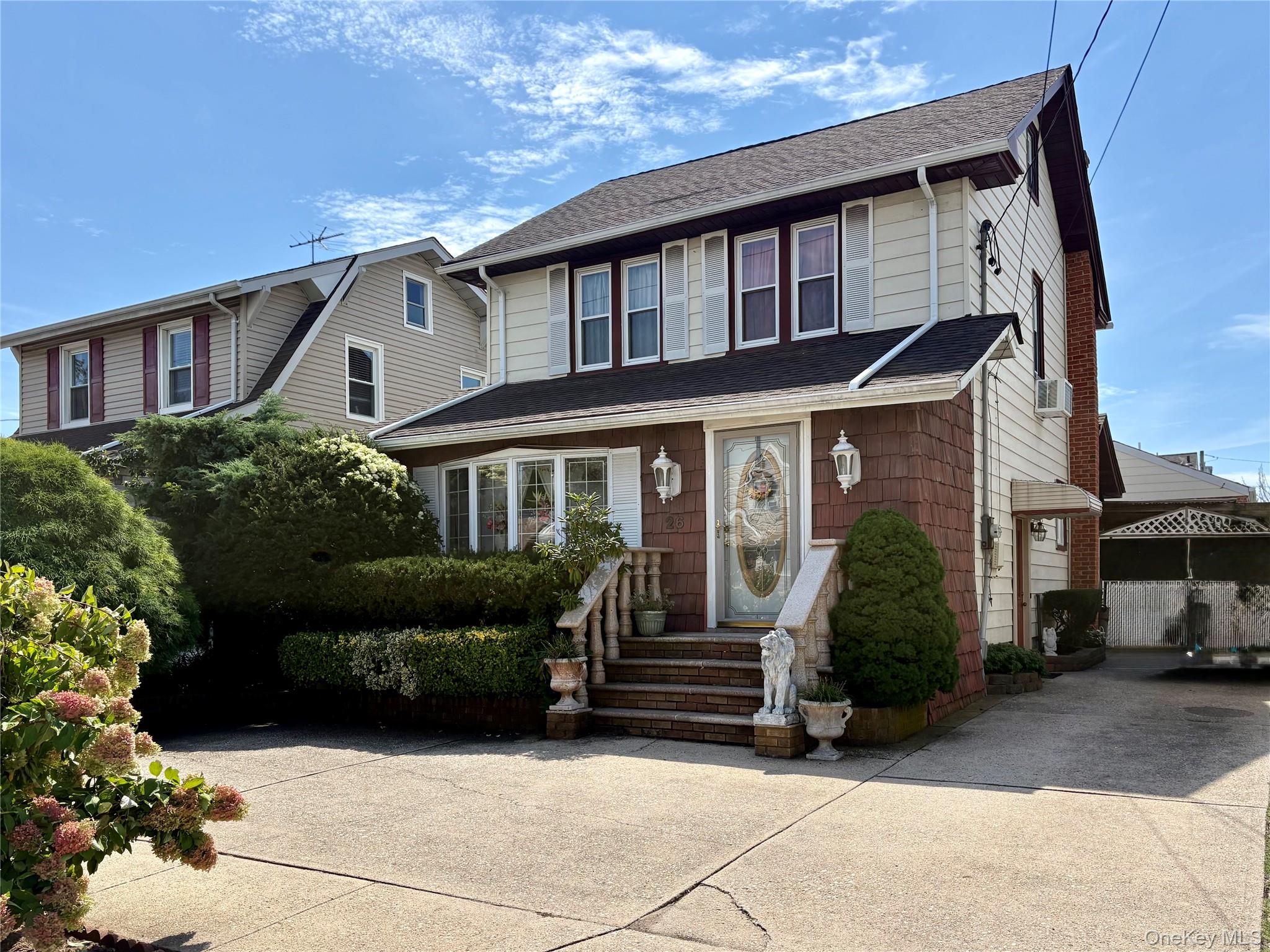 26 E Oxford Street Property Photo 1