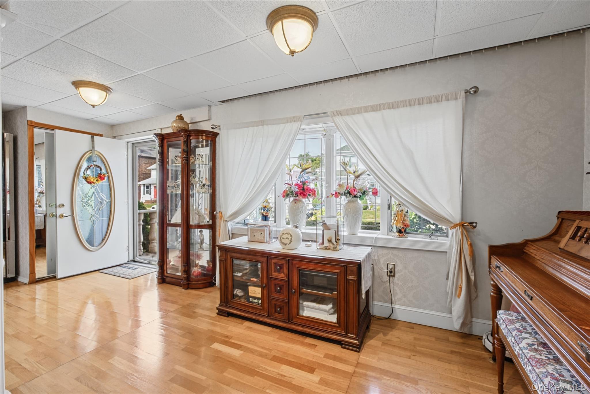 26 E Oxford Street Property Photo 5