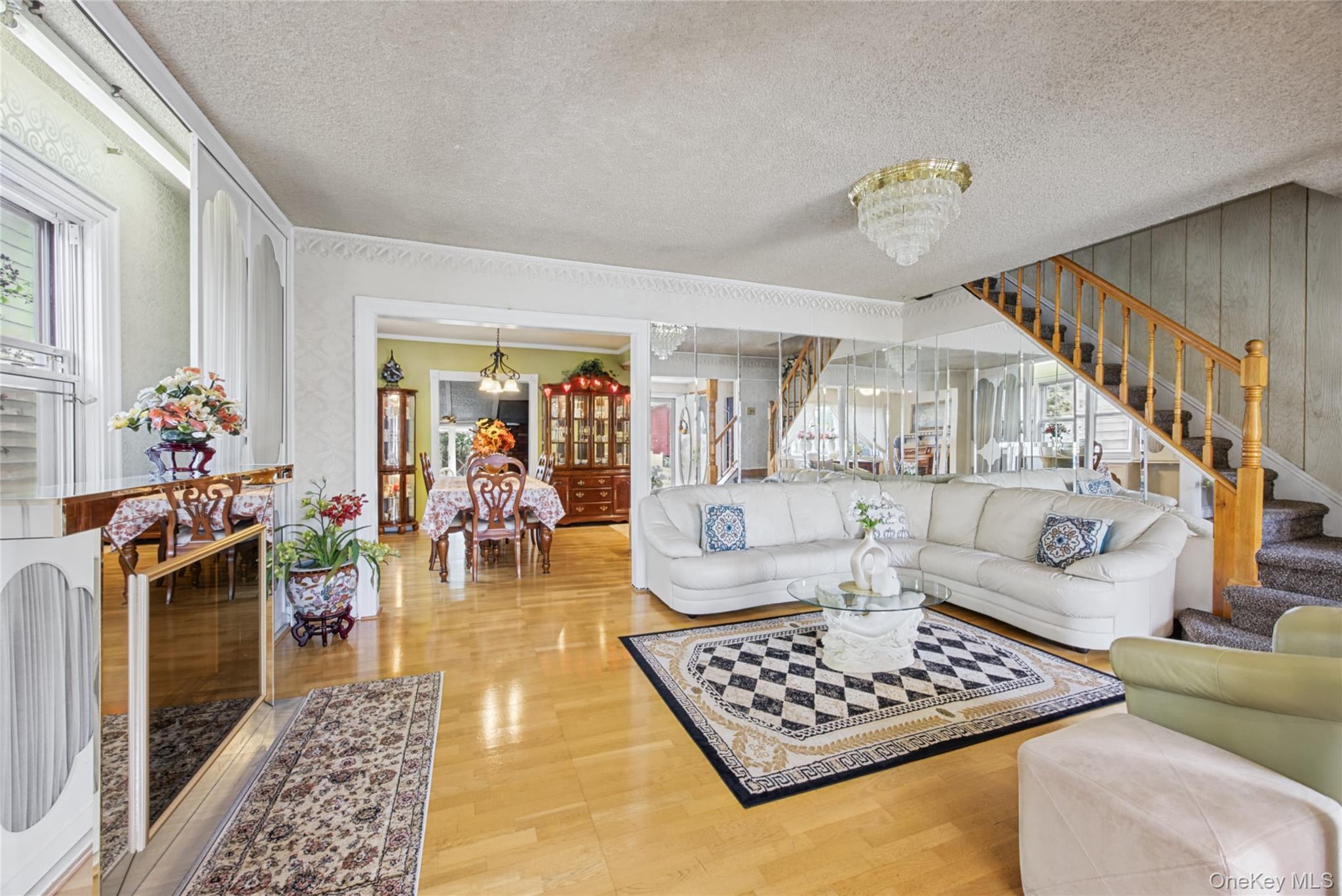 26 E Oxford Street Property Photo 6