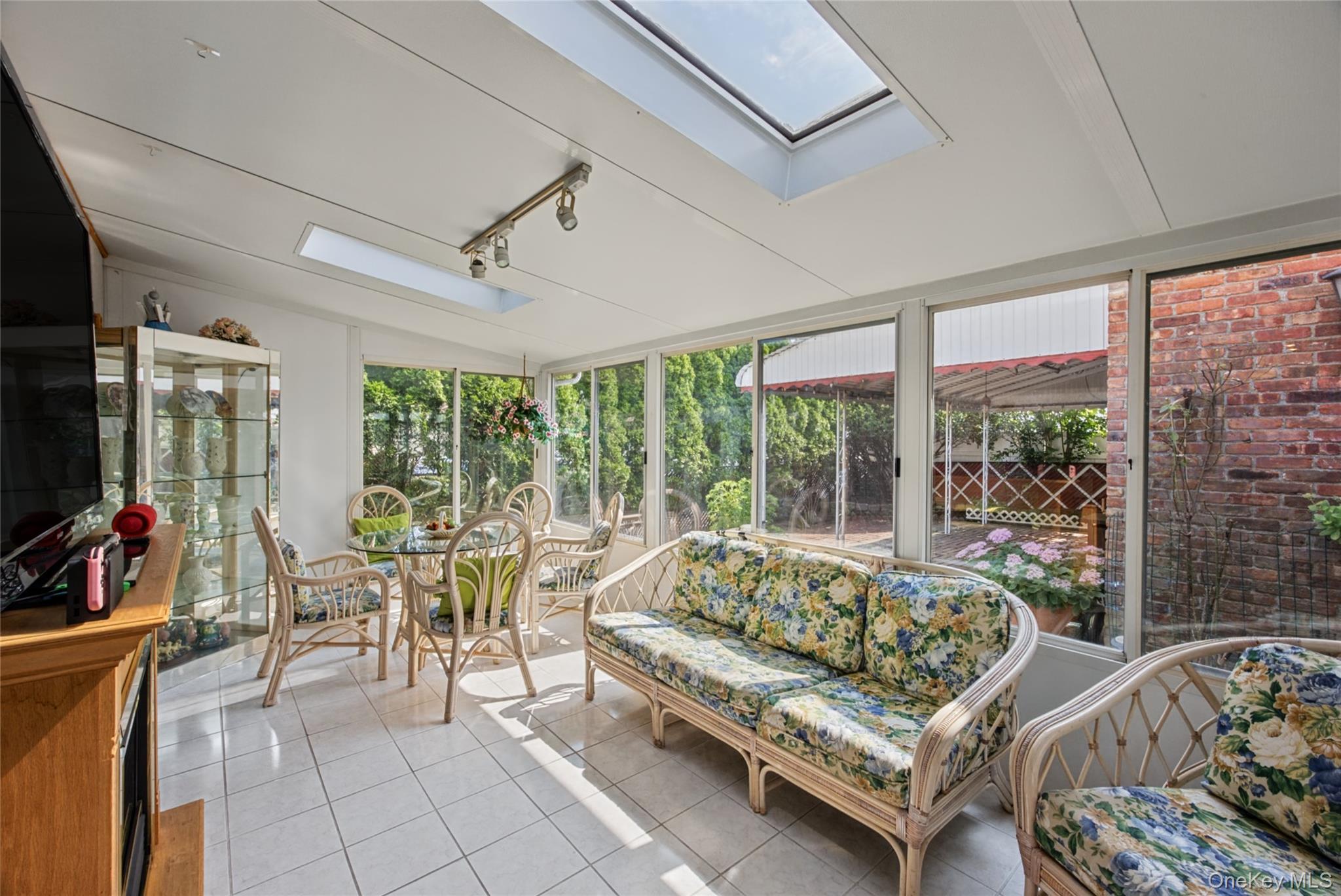 26 E Oxford Street Property Photo 12