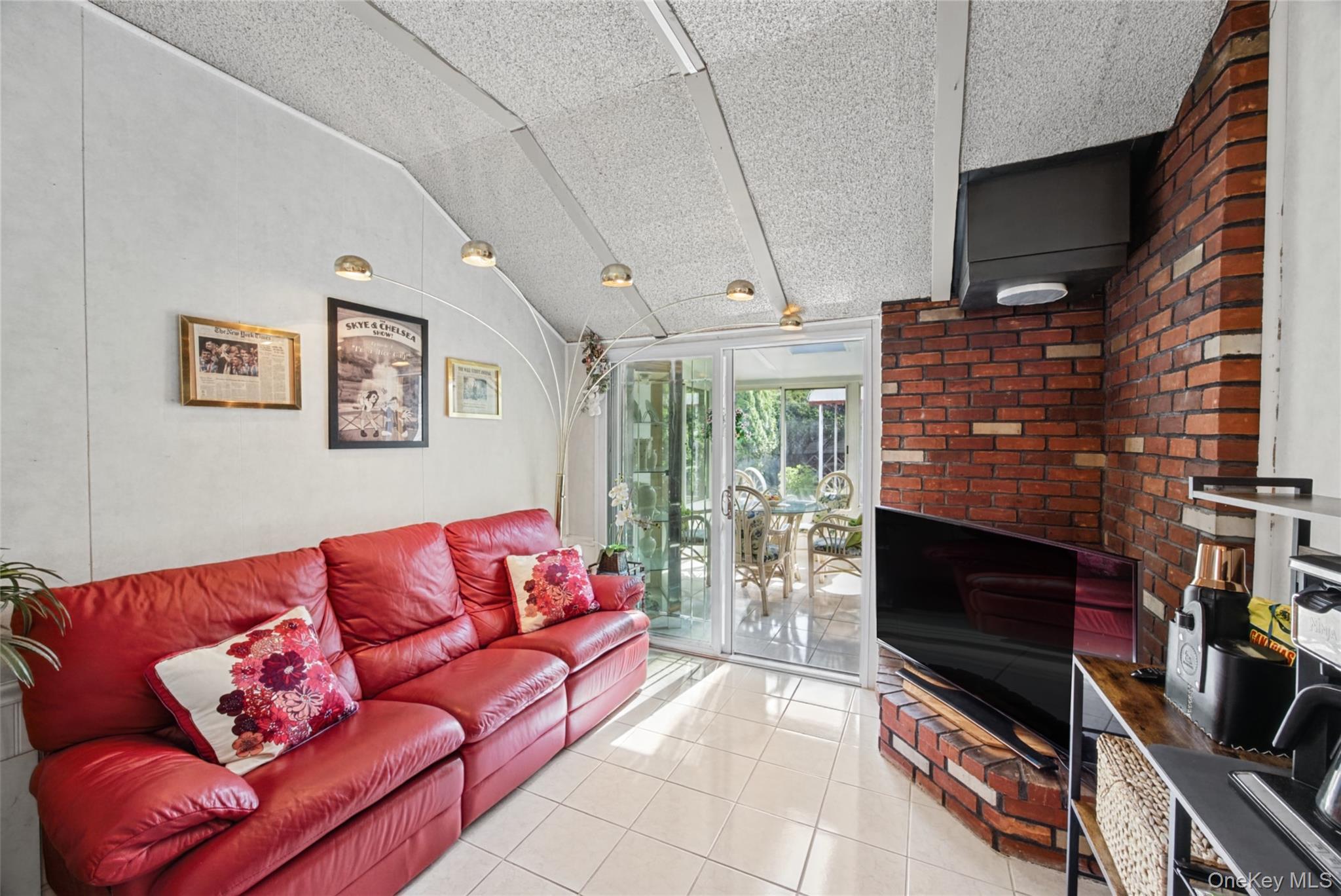 26 E Oxford Street Property Photo 13