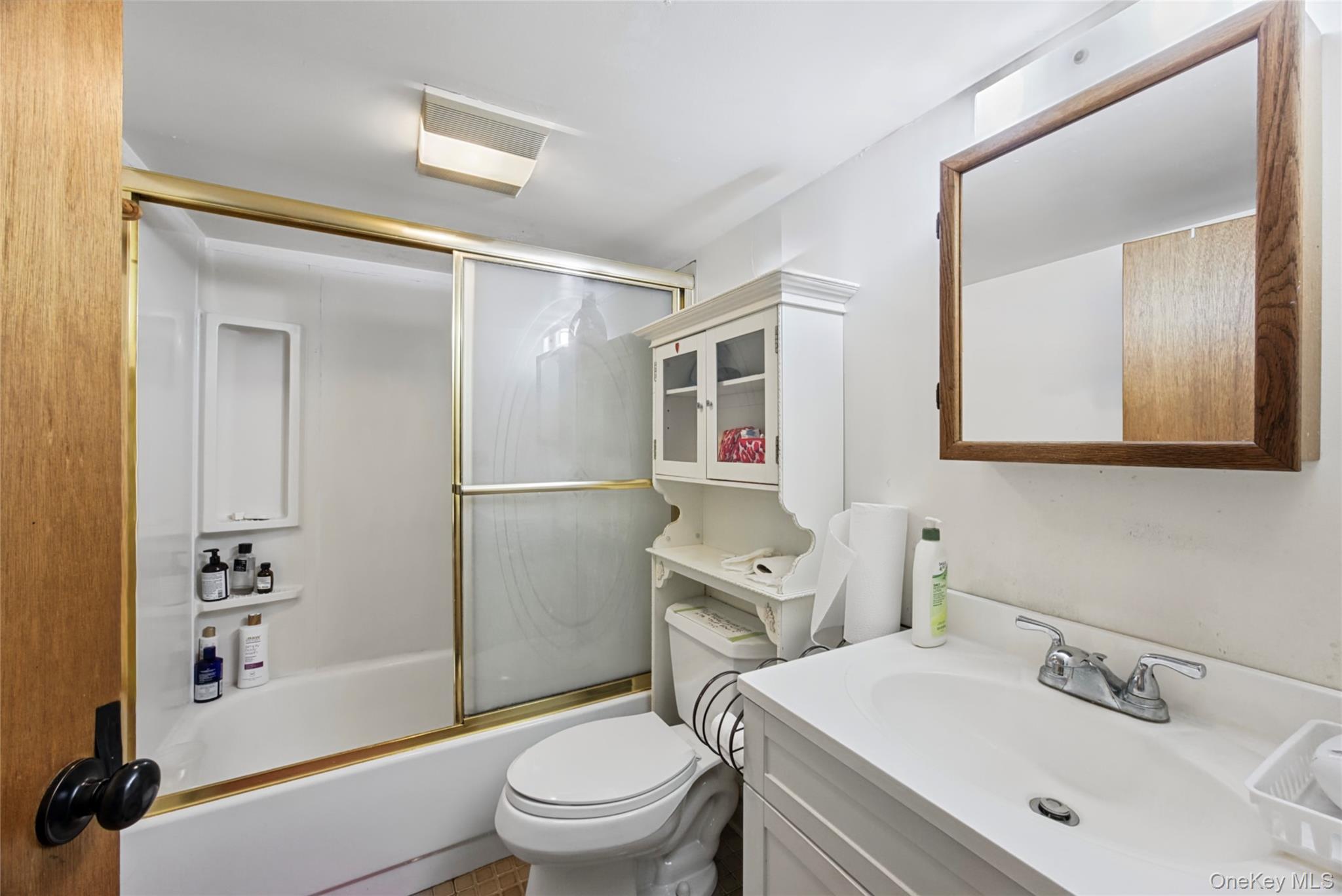 26 E Oxford Street Property Photo 17