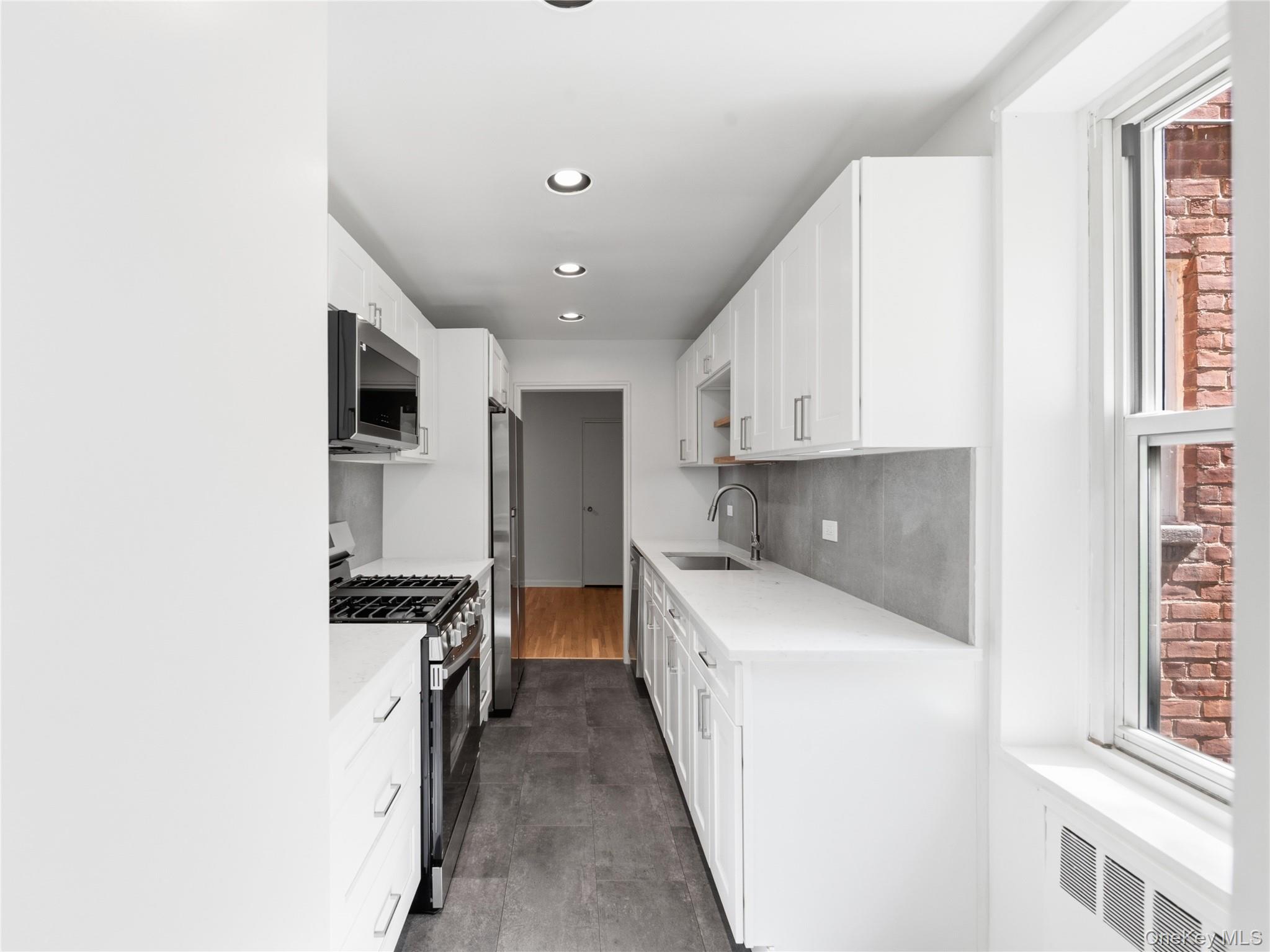1850 211th Street 1j Property Photo 11