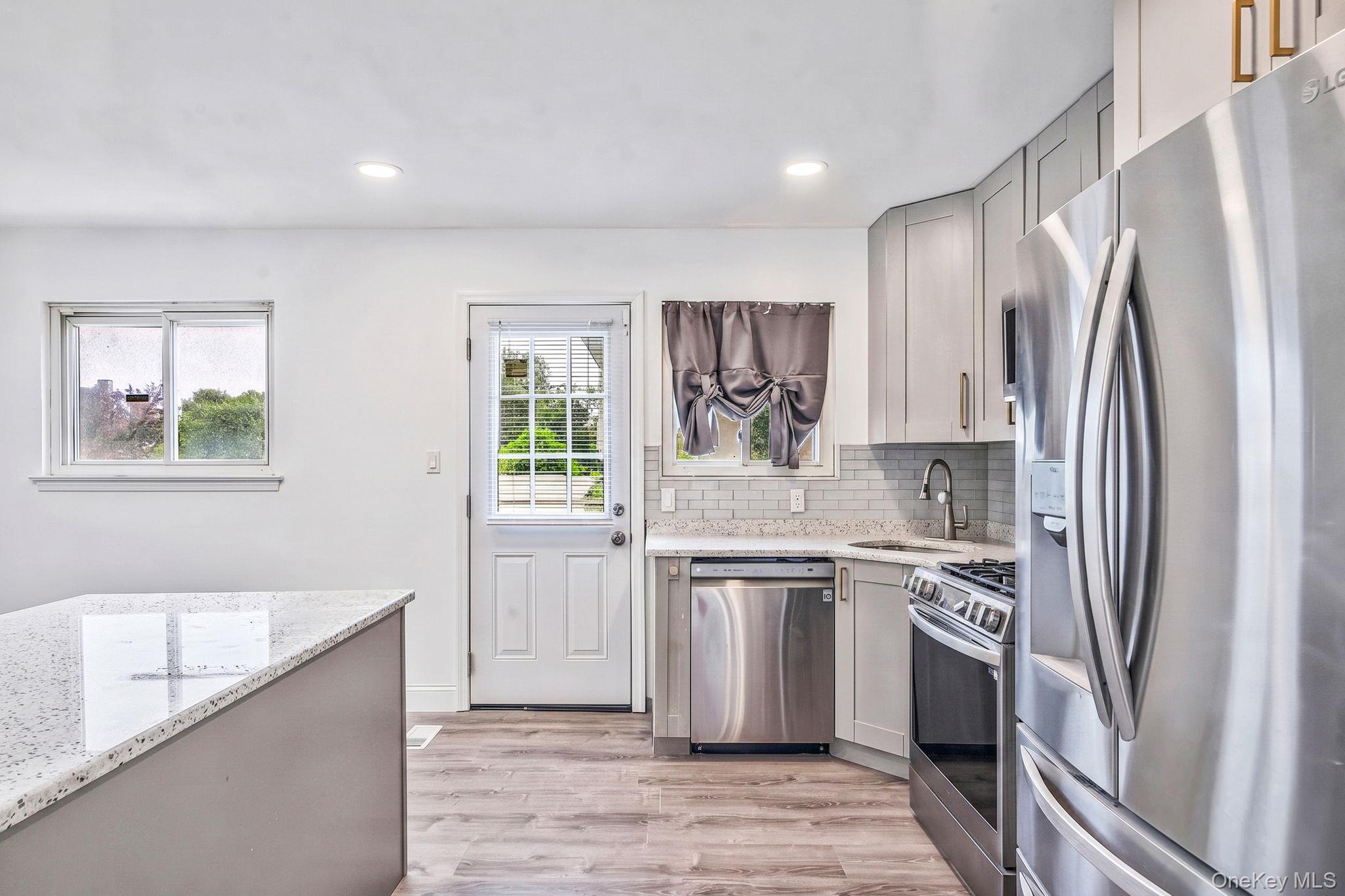 152 Alkier Street Property Photo 8