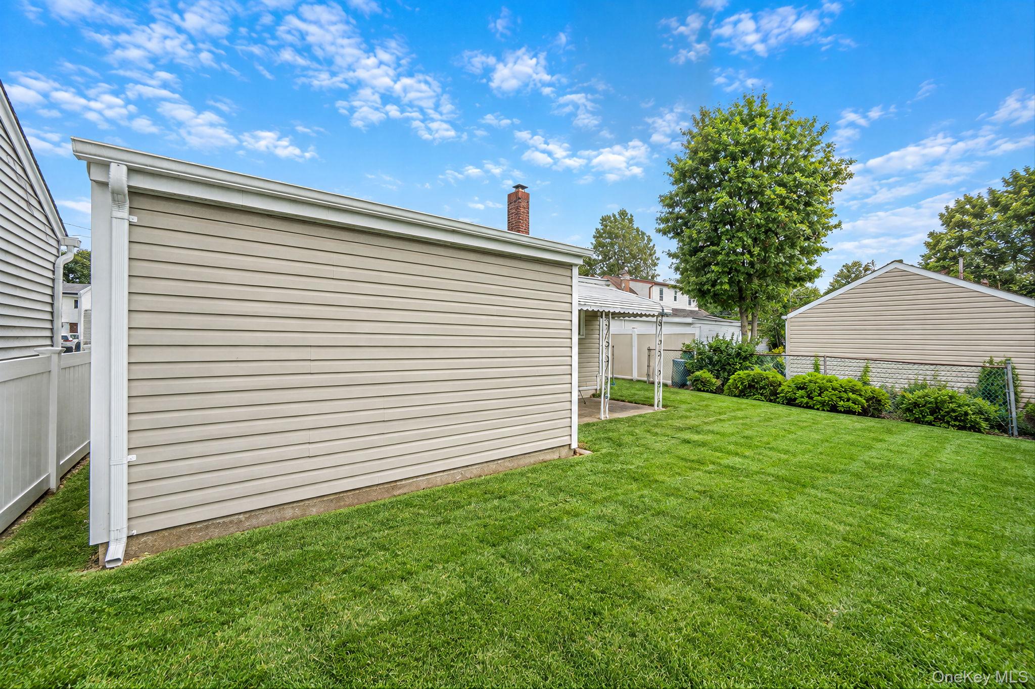 11 E Hollywood Avenue Property Photo 8
