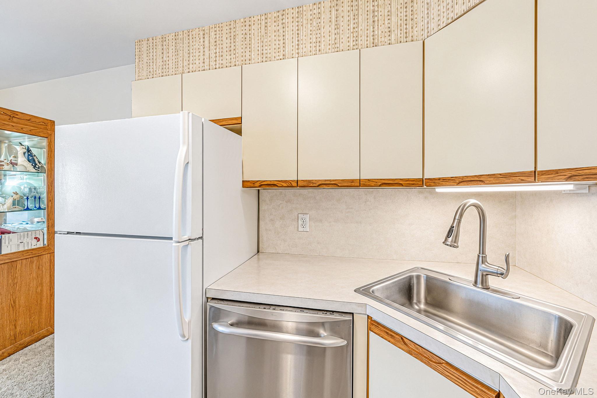11 E Hollywood Avenue Property Photo 21