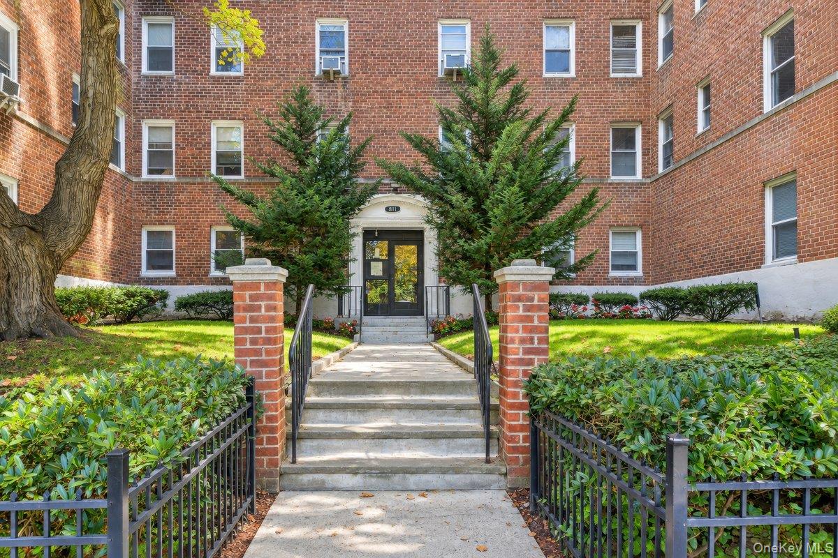 811 Bronx River Road 3h Property Photo 1