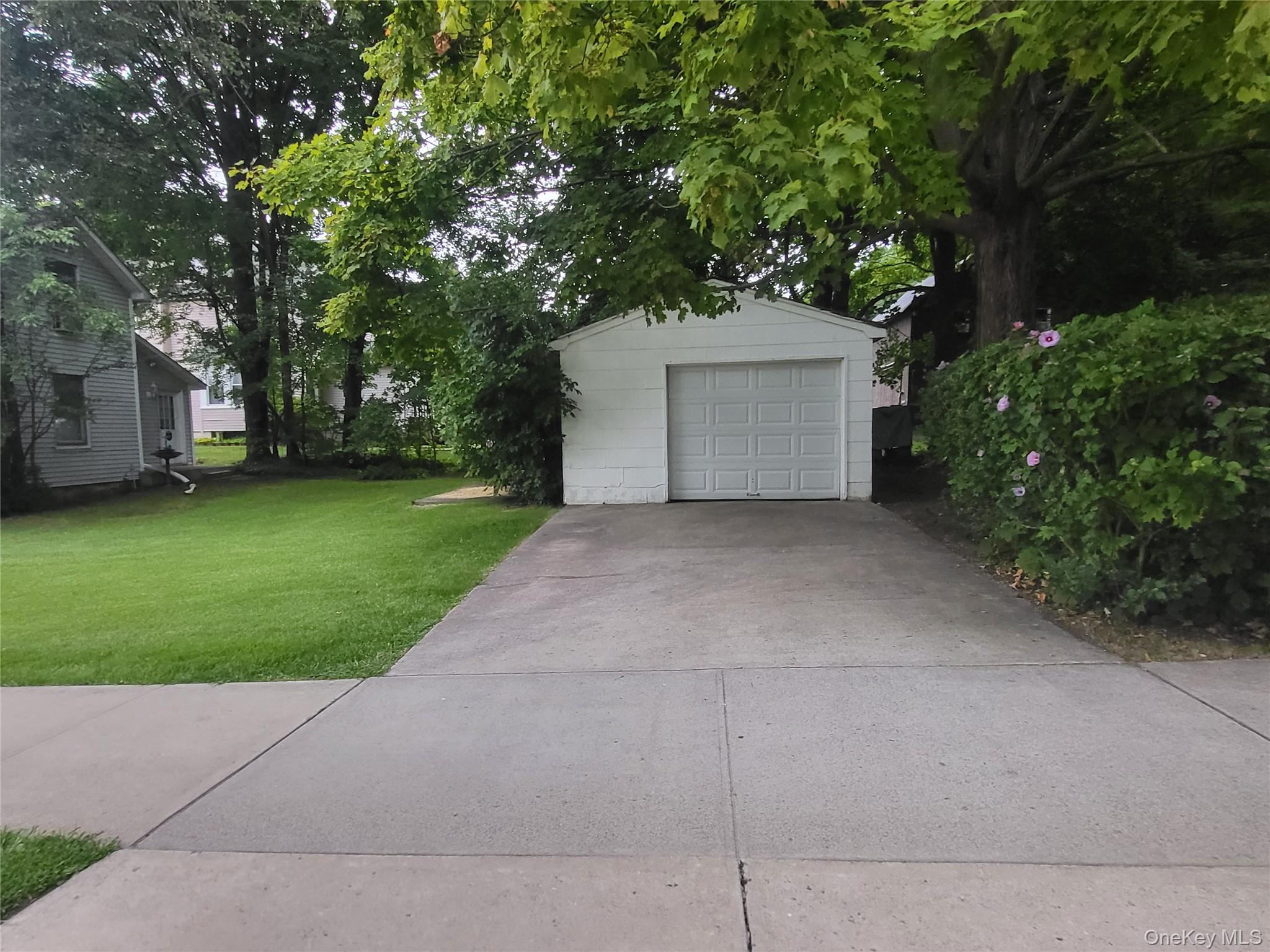 27 Ash Street Property Photo 12