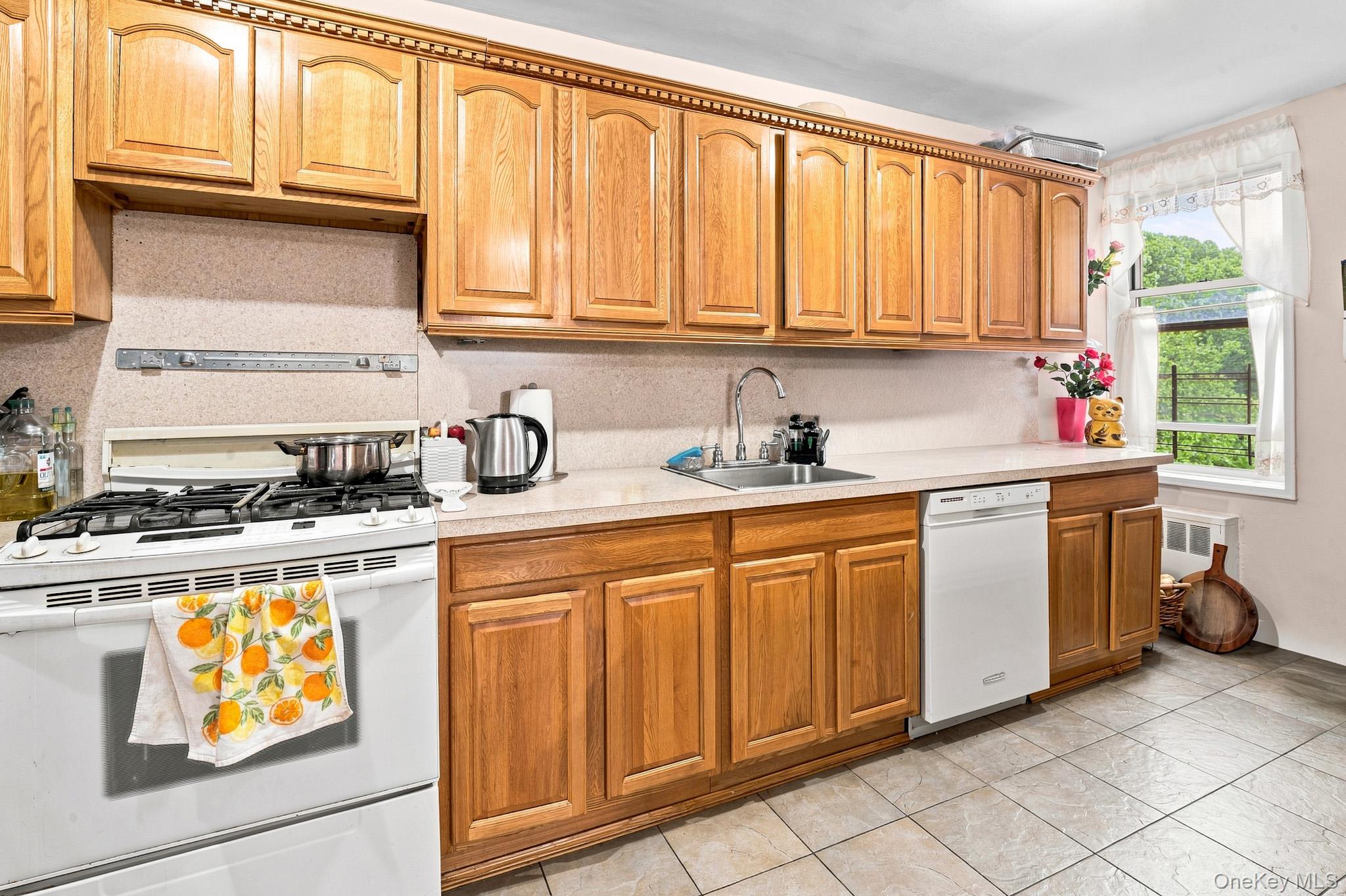 74-45 Yellowstone Boulevard 5g Property Photo 2