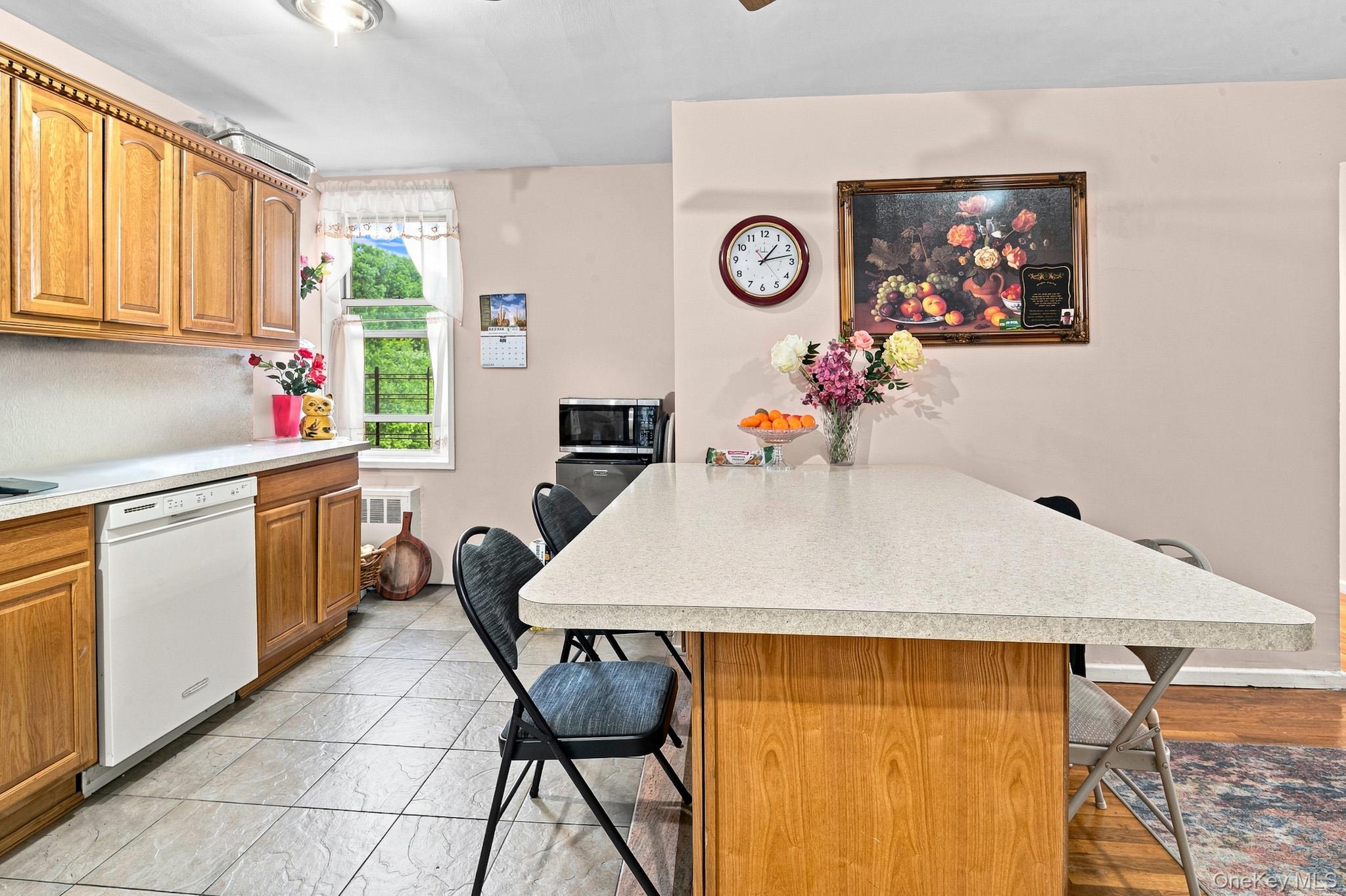 74-45 Yellowstone Boulevard 5g Property Photo 4