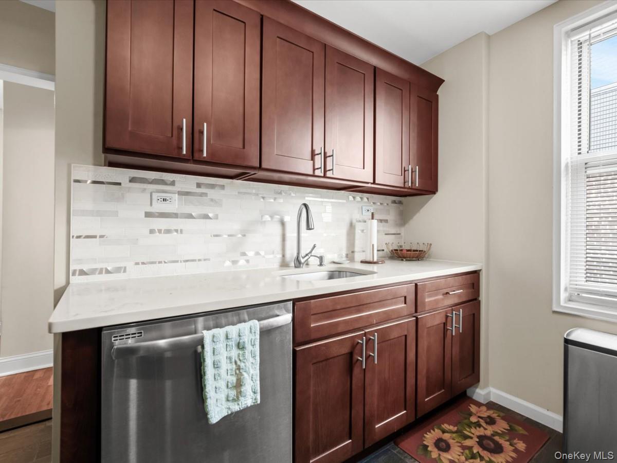 530 Dubois Avenue 2c Property Photo 9