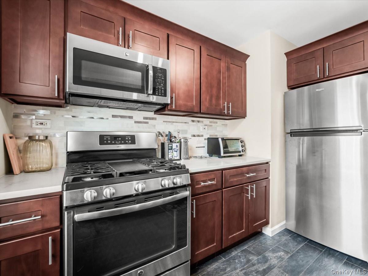530 Dubois Avenue 2c Property Photo 10