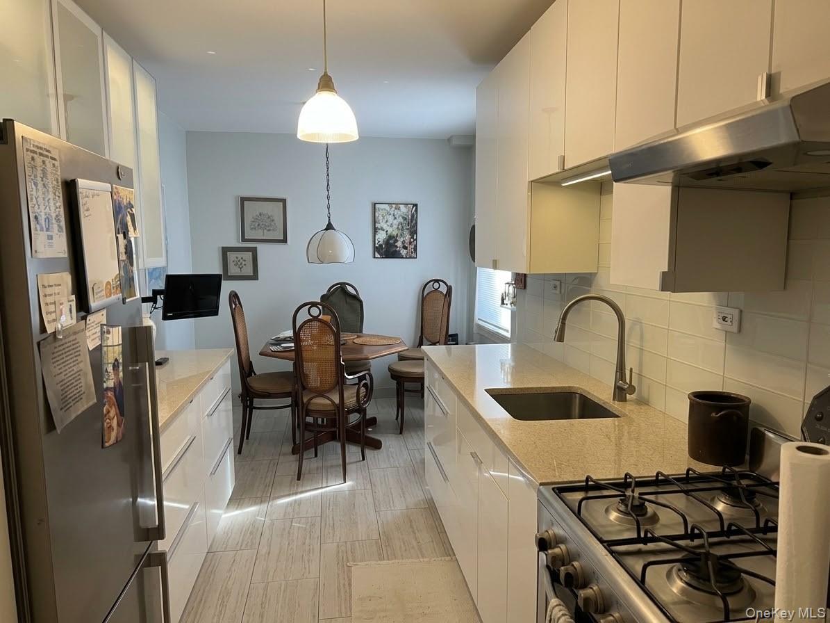 74-45 Yellowstone Boulevard 5e Property Photo 3
