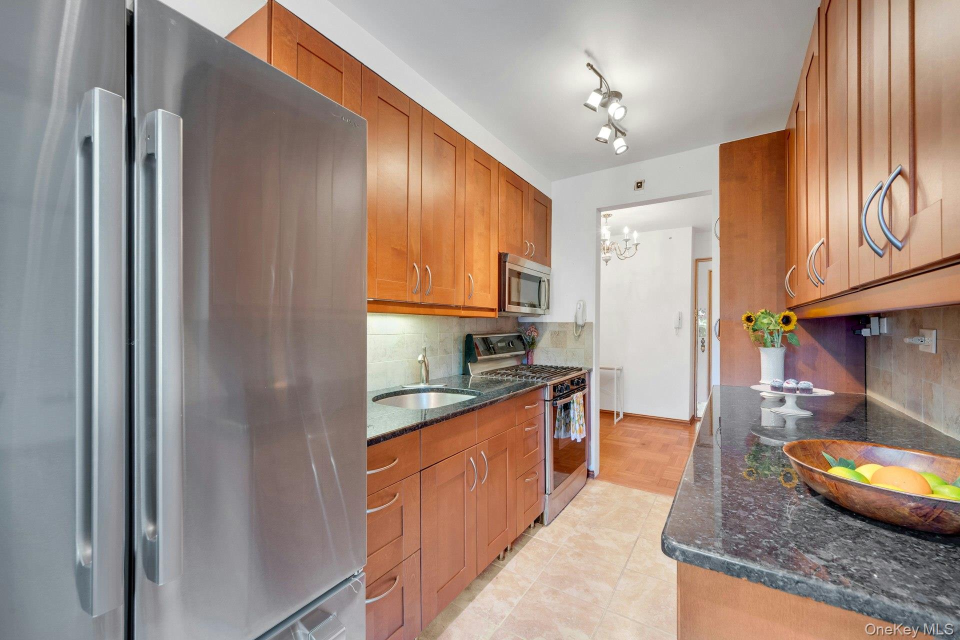 735 Kappock Street 8f Property Photo 4