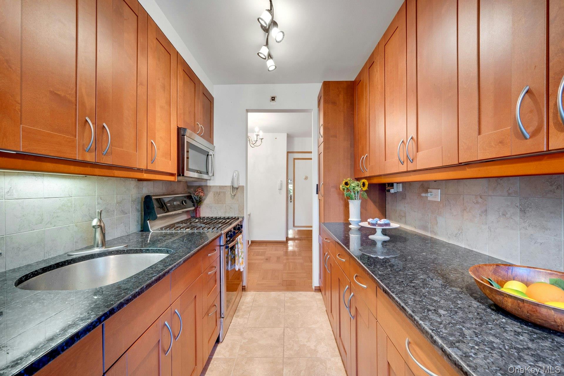 735 Kappock Street 8f Property Photo 5