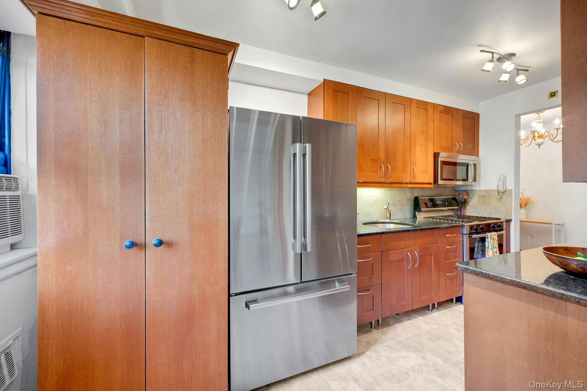 735 Kappock Street 8f Property Photo 6