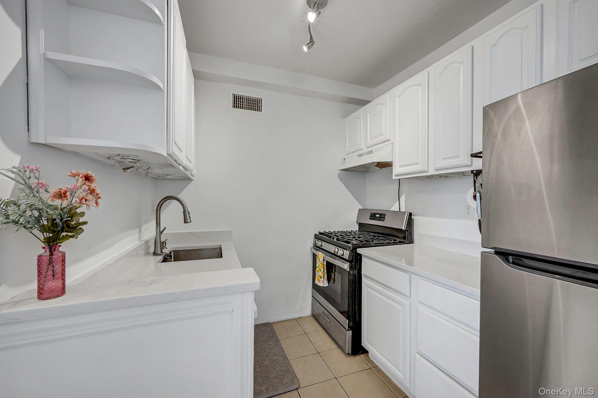 2400 Johnson Avenue 4g Property Photo 7