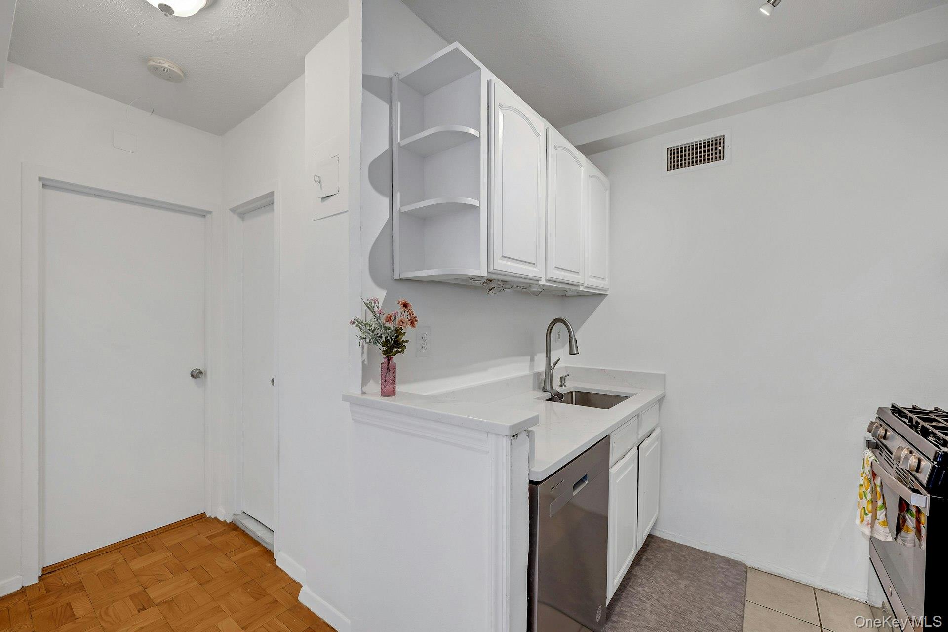 2400 Johnson Avenue 4g Property Photo 11