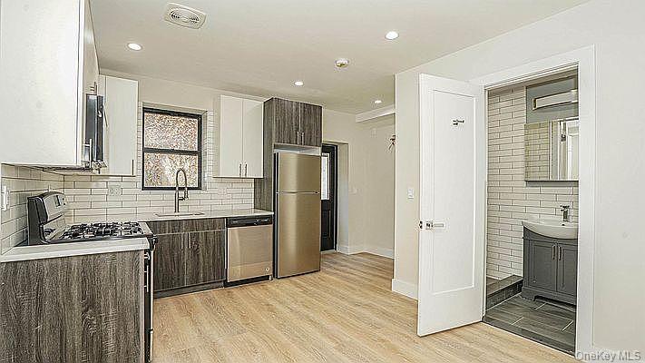 76 Rockaway Avenue Property Photo 41
