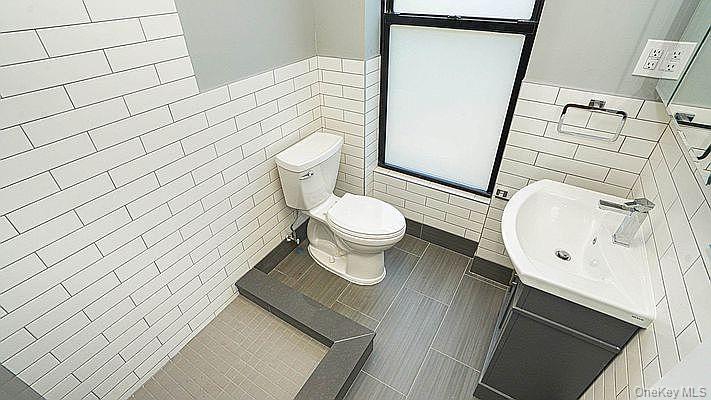 76 Rockaway Avenue Property Photo 44