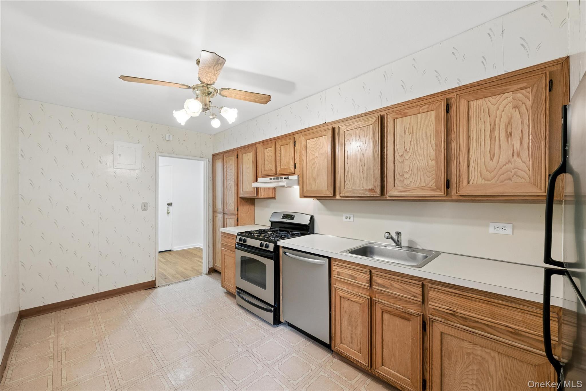 23-35 Bell Blvd. 4h Property Photo 6