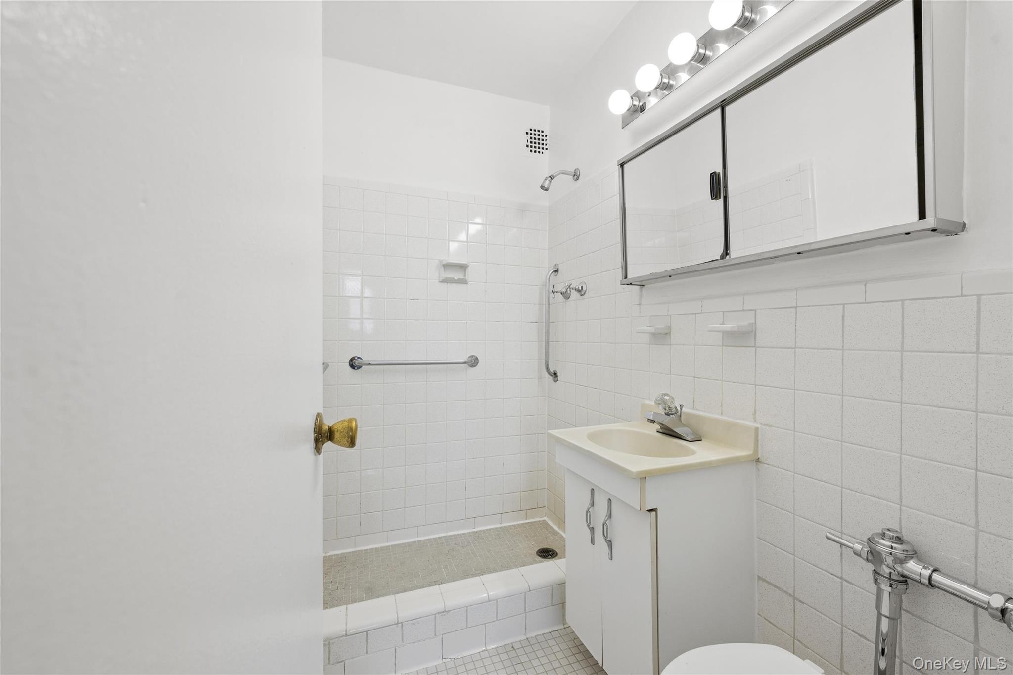 23-35 Bell Blvd. 4h Property Photo 18