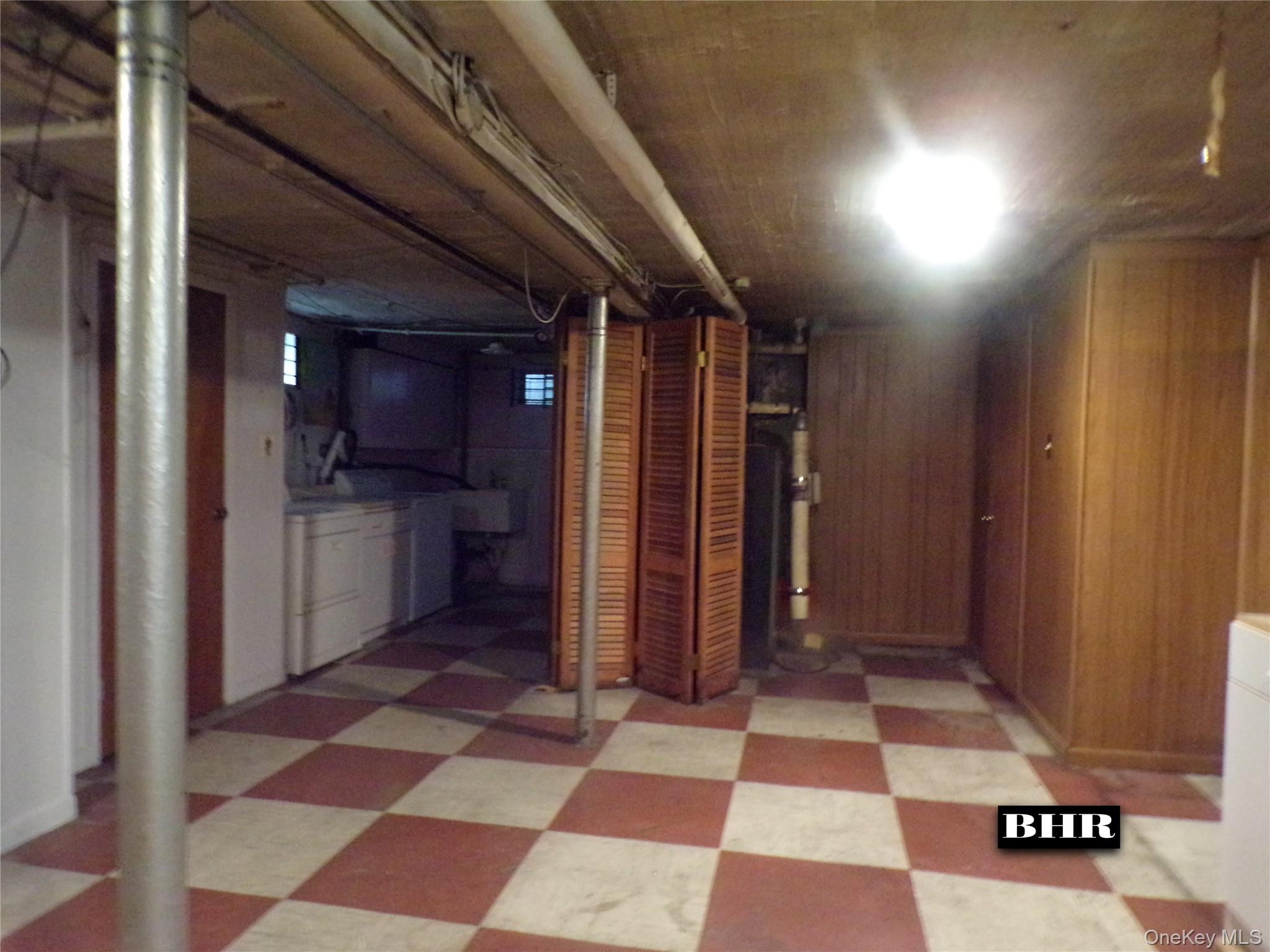 1821 E 27th Street Property Photo 15