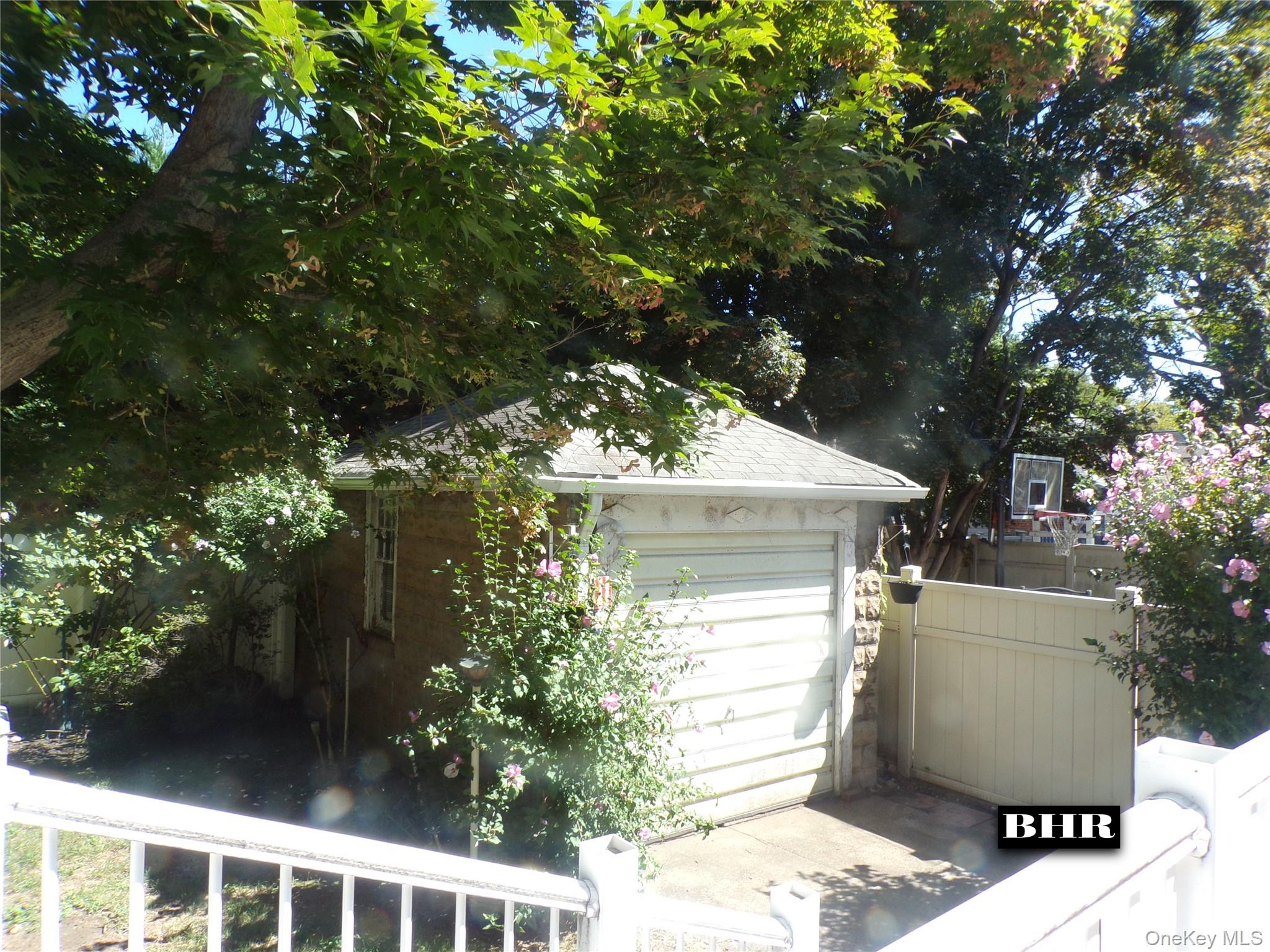1821 E 27th Street Property Photo 19