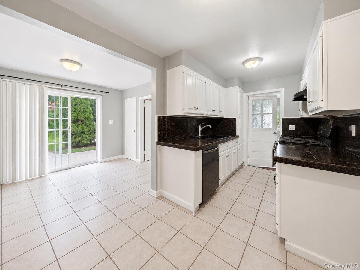 140 Whitman Road Property Photo 5