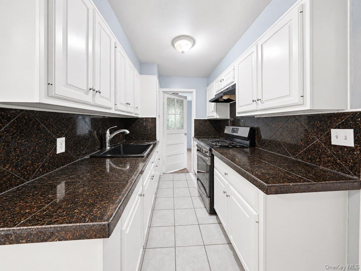 140 Whitman Road Property Photo 6