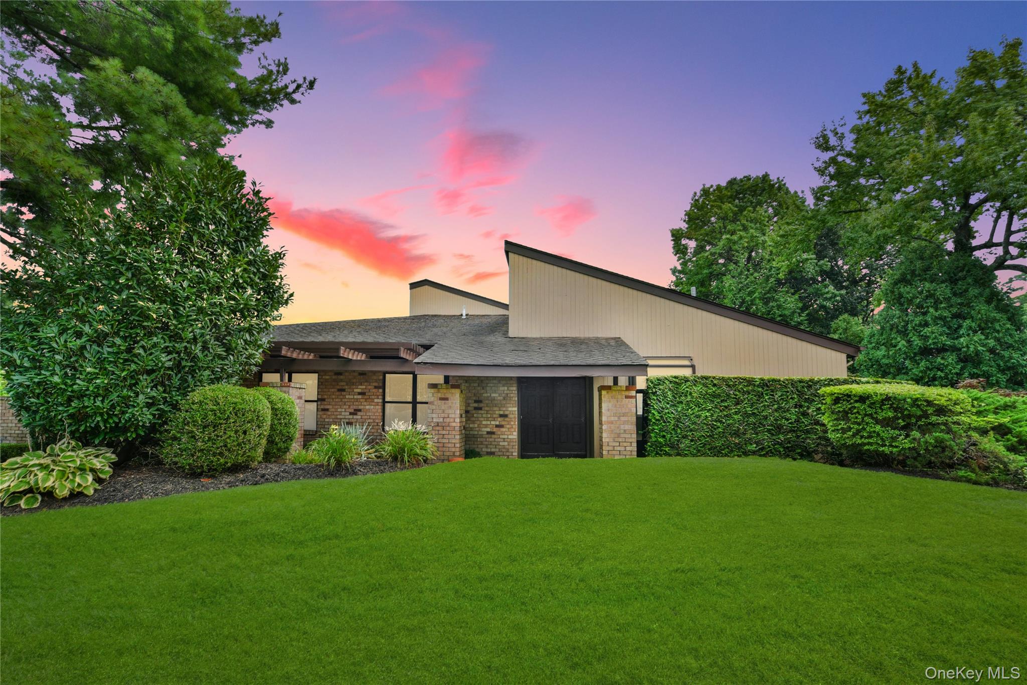 19 Woodcrest Drive Property Photo 3