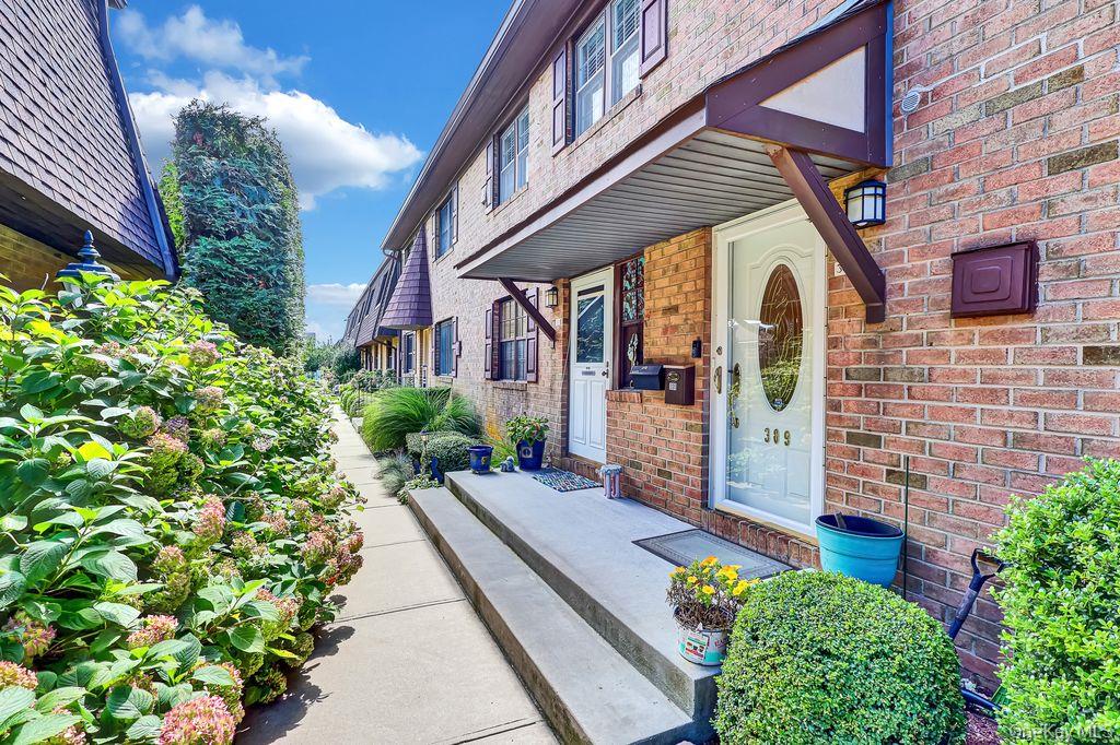 309 Mariners Way Property Photo 1